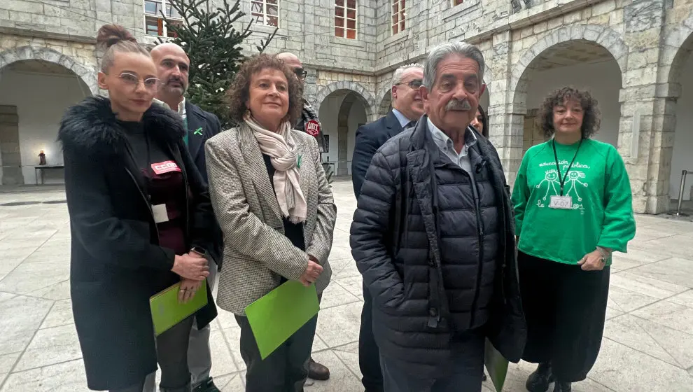 El secretario general del PRC, Miguel &Aacute;ngel Revilla, y diputados del grupo regionalista se han reunido con la Junta de Personal Docente