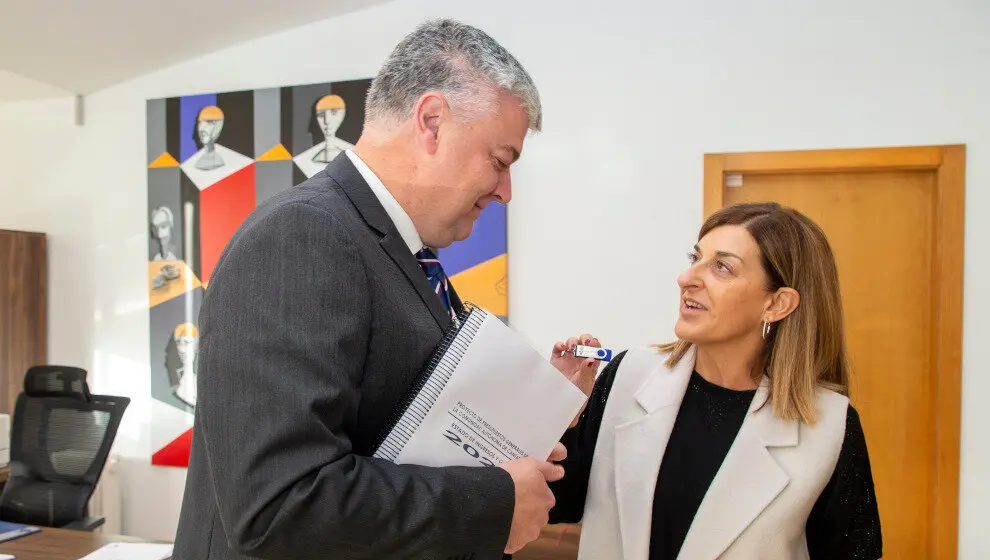 La presidenta de Cantabria, Mar&iacute;a Jos&eacute; S&aacute;enz de Buruaga, preside la reuni&oacute;n del Consejo de Gobierno En el que se ha aprobado el proyecto de Ley de Presupuestos de Cantabria para 2025