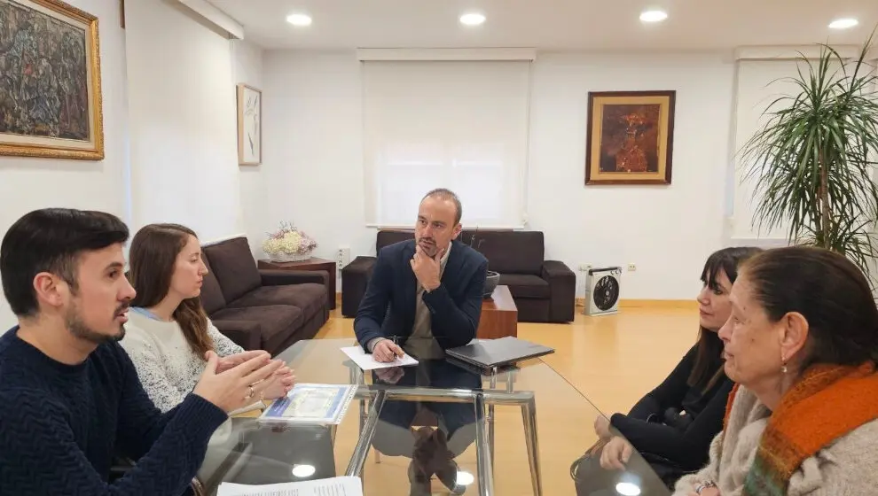 Reuni&oacute;n alcalde Torrelavega con plantilla del SUAP