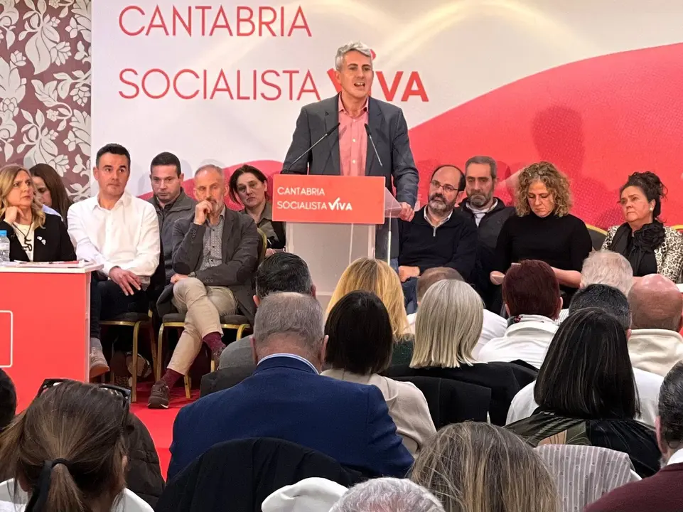 El secretario general del PSC-PSOE, Pablo Zuloaga, en el Comit&eacute; Regional
