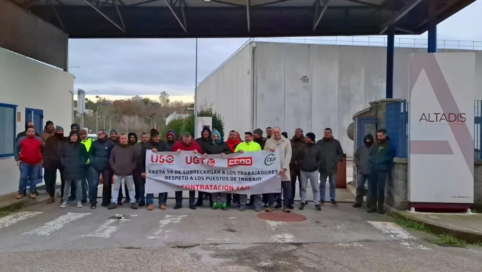 Huelga de los trabajadores de la f&aacute;brica de Altadis en Entrambasaguas el pasado 9 de enero | Foto- UGT