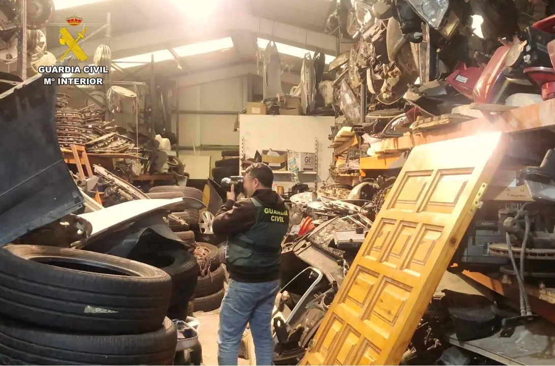 Investigado el dueño de una empresa de Camargo por riesgo de incendio por acumulación de neumáticos