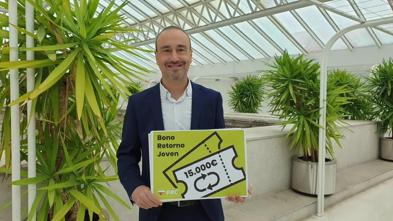 El diputado y portavoz del PRC en materia de Juventud, Javier López Estrada