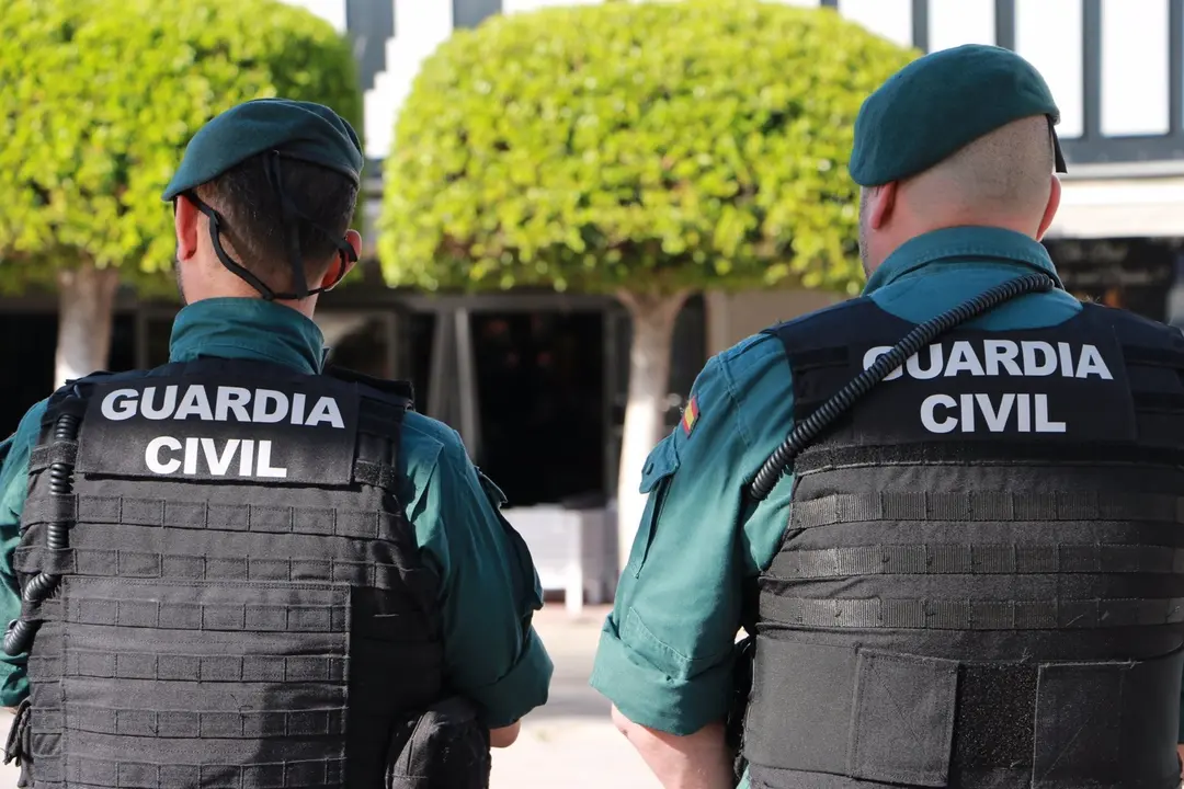 Patrulla de agentes de la Guardia Civil