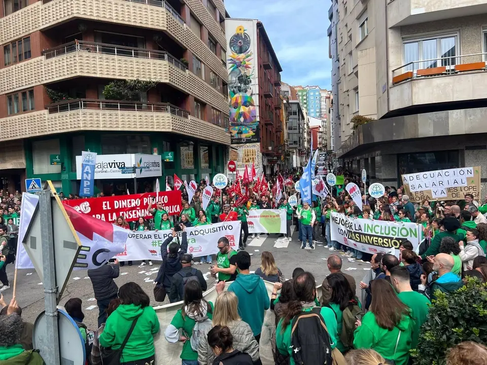 Manifestación durante la jornada de huelga docente del 3 de abril