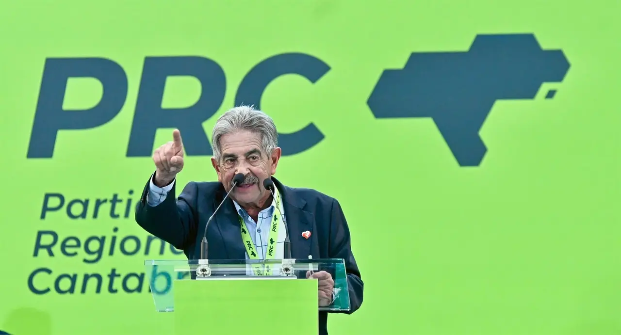 Revilla, en el acto de su sucesión como candidato electoral del PRC
