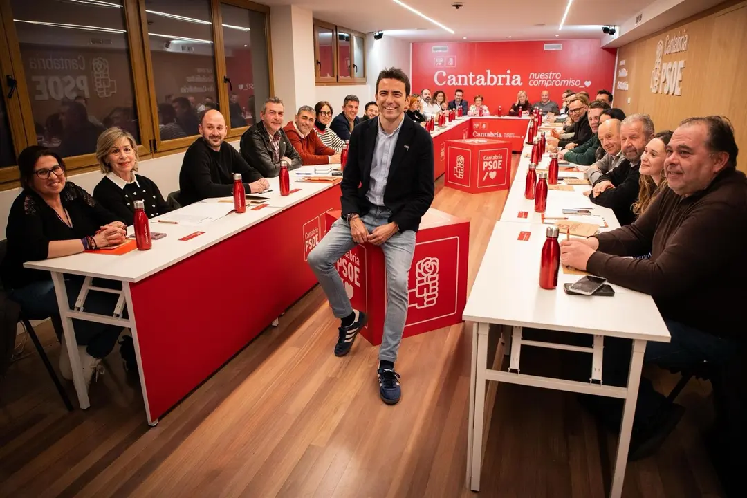 El secretario general del PSOE de Cantabria, Pedro Casares, en una reunión de la Comisión Ejecutiva Autonómica