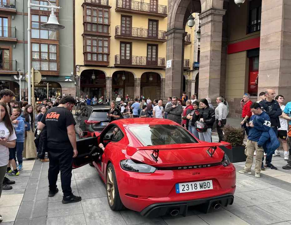 La zona oriental de Cantabria acoge este sábado la cita de deportivos de alta gama '942 Gran Turismo'