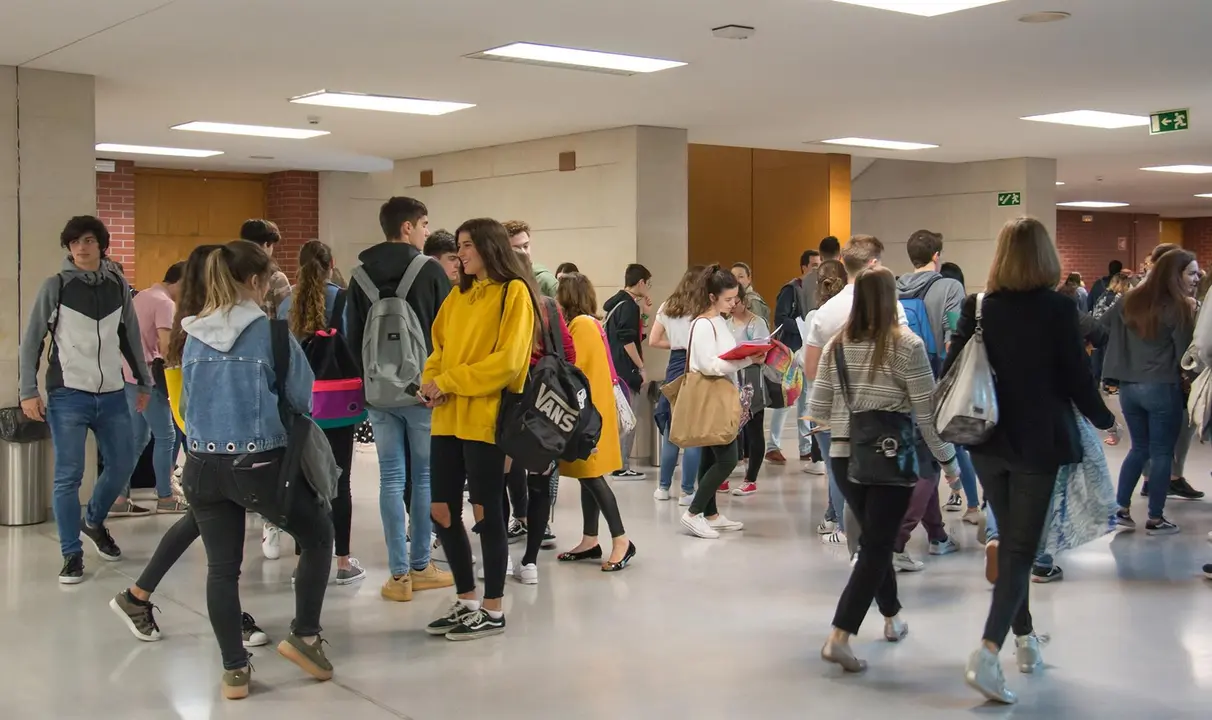 Jóvenes en la Universidad de Cantabria para realizar la selectividad