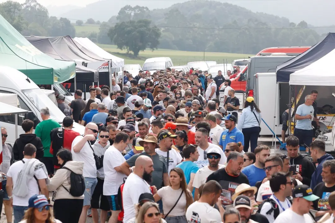 Público asistente al Rallye de Hoznayo