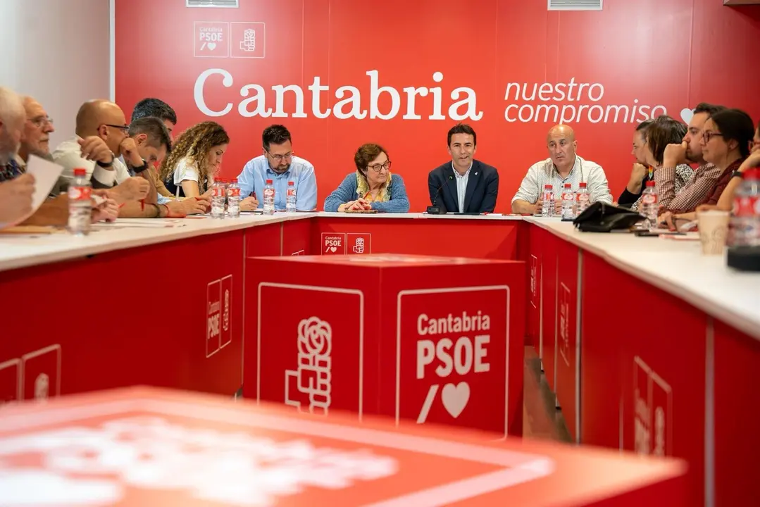 Reunión de Casares y los secretarios generales de las agrupaciones locales