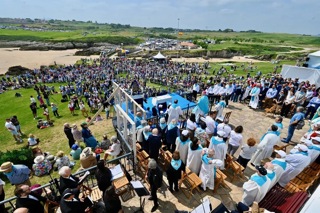 Celebración de la misa por la Virgen del Mar en la isla