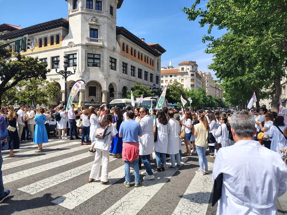 Concentración de médicos hoy en Santander