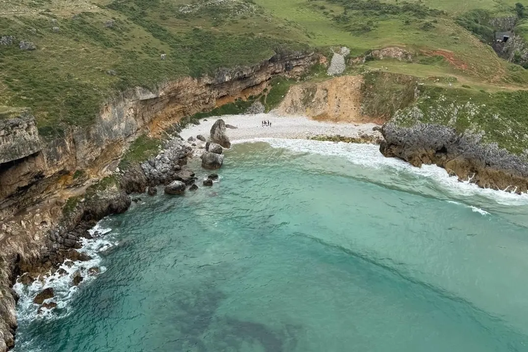 Playa de Fuentes donde ha desaparecido el joven
