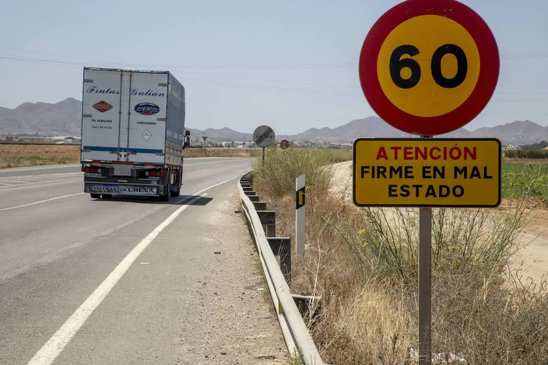 Imagen de una carretera en mal estado en España