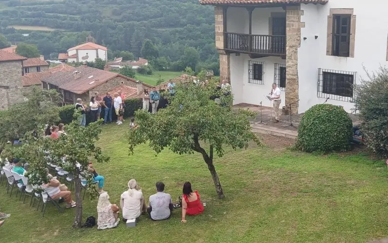 Acto de homenaje a Chema Puente celebrado en la Casona de Tudanca. (Foto- Gobierno de Cantabria)  