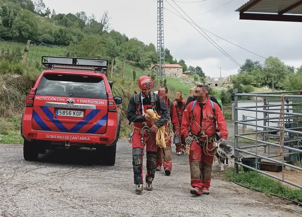 Localizados en perfecto estado los tres espele&oacute;logos catalanes de Cueto-Coventosa, que ya est&aacute;n fuera de la cueva