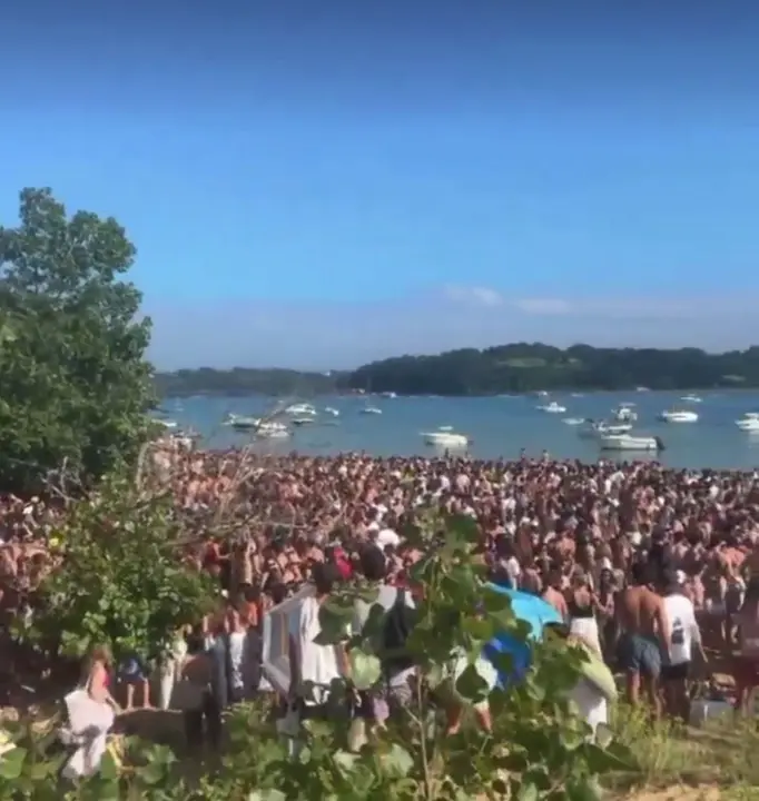 Macrobotellón en El Puntal