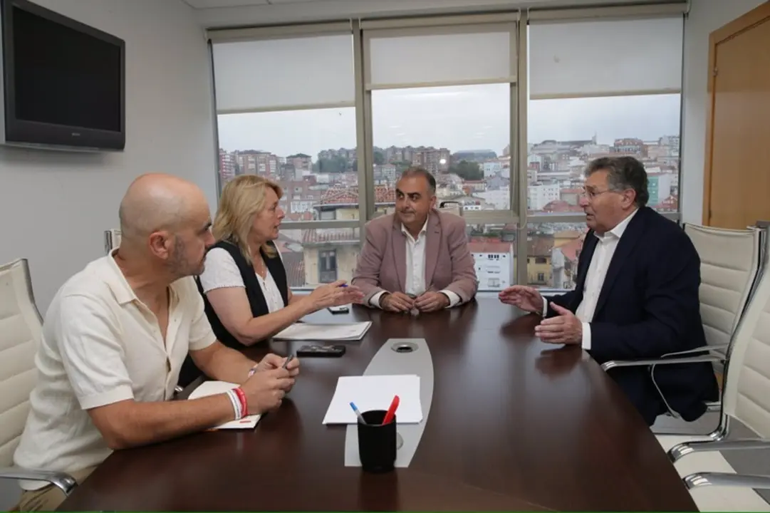 Reunión Gobierno-Ribamontán por los botellones en El Puntal