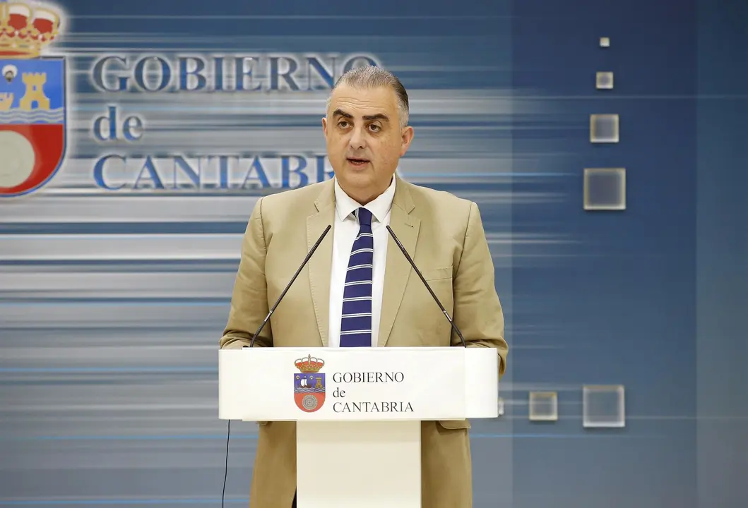 El consejero de Fomento, Vivienda, Ordenación del Territorio y Medio Ambiente, Roberto Media