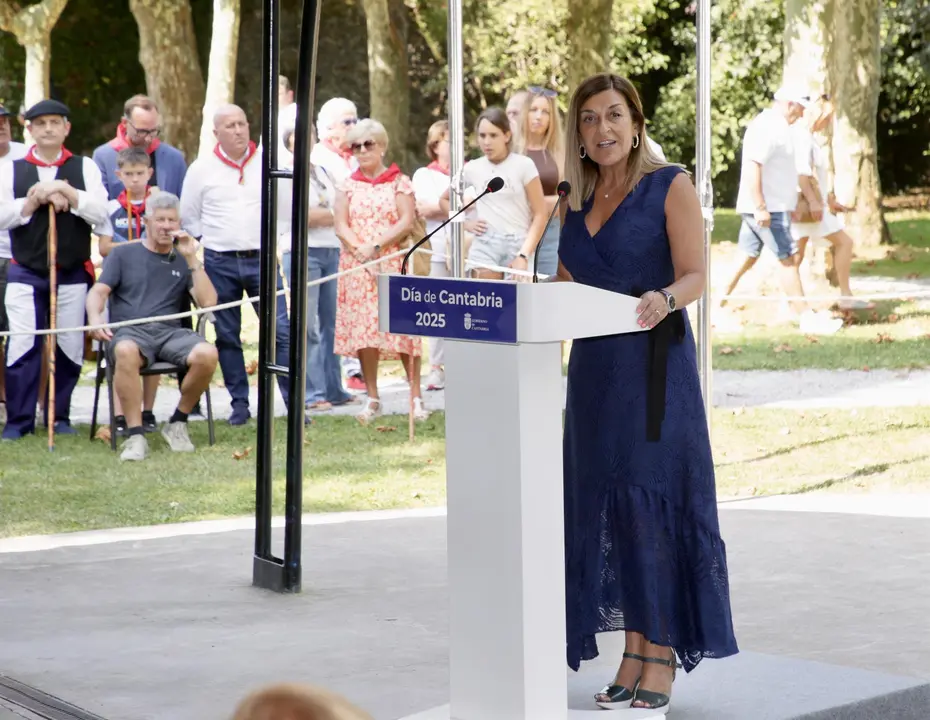La presidenta de Cantabria, Mar&iacute;a Jos&eacute; S&aacute;enz de Buruaga