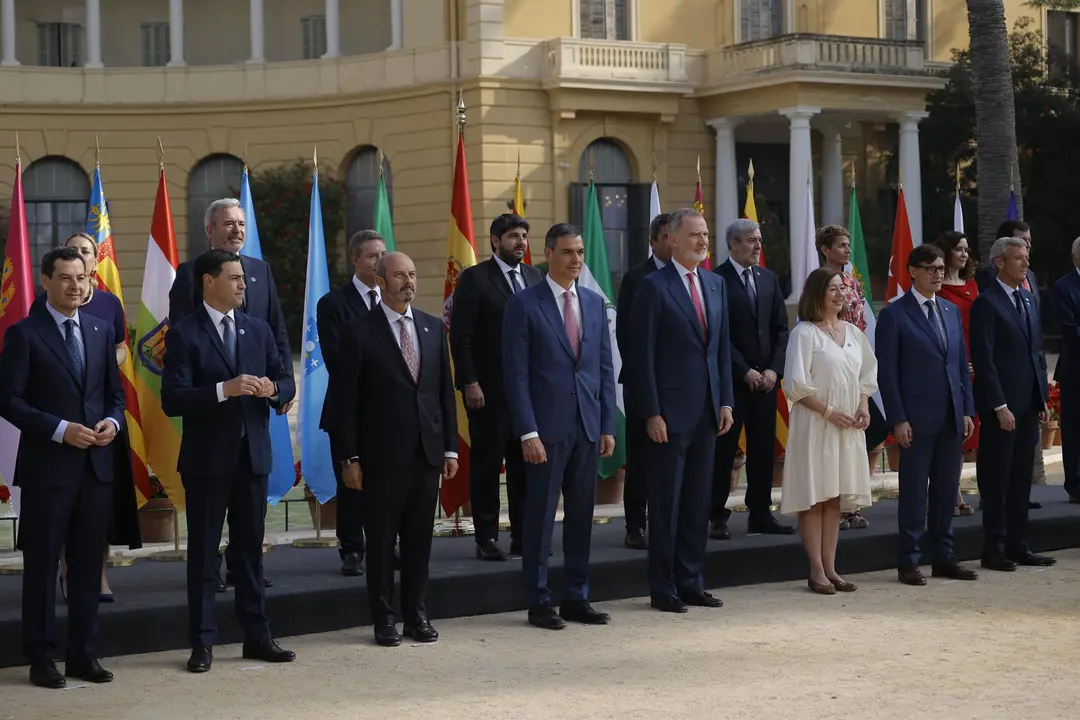 Foto de familia de las autoridades asistentes a la XXVIII Conferencia de Presidentes