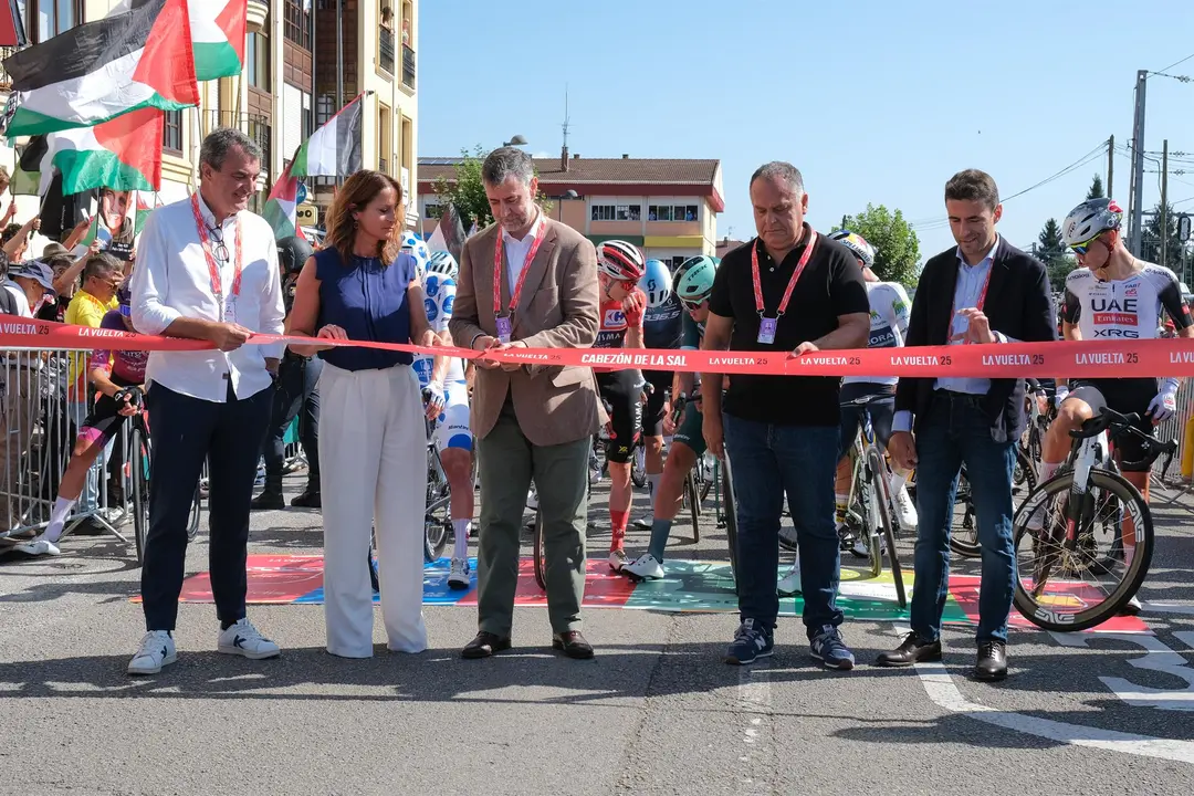 Salida de la Vuelta Ciclista a España desde Cabezón de la Sal