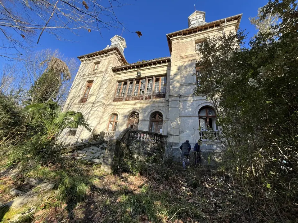 La Villa Amalia de Solares entra en la Lista Roja del Patrimonio