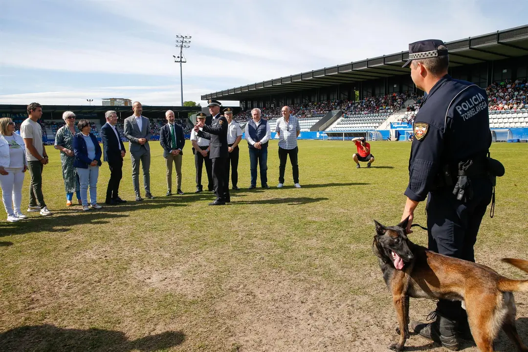 Exhibicción del trabajo de unidades caninas de Policía Nacional, Guardia Civil y Policía Local en 'El Malecón'