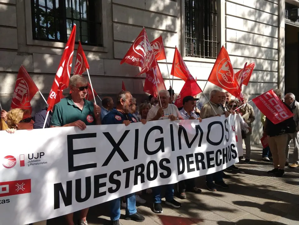 Los jubilados y pensionistas de UGT y CCOO reclaman políticas %22positivas%22 en el Día de las Personas Mayores
