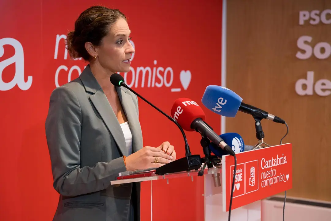 La portavoz del PSOE de Cantabria, Ainoa Quiñones