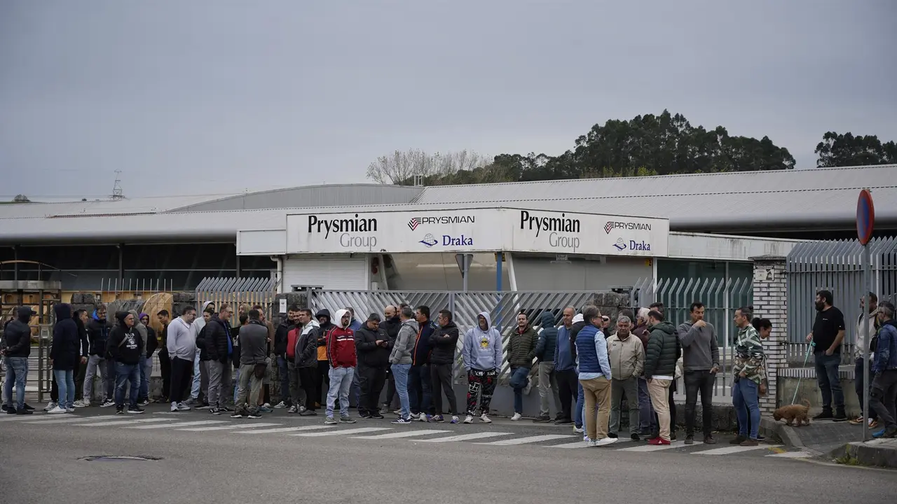 El 100% de la plantilla secunda la huelga en Prysmian como protesta por el despido de ocho compañeros, según comité