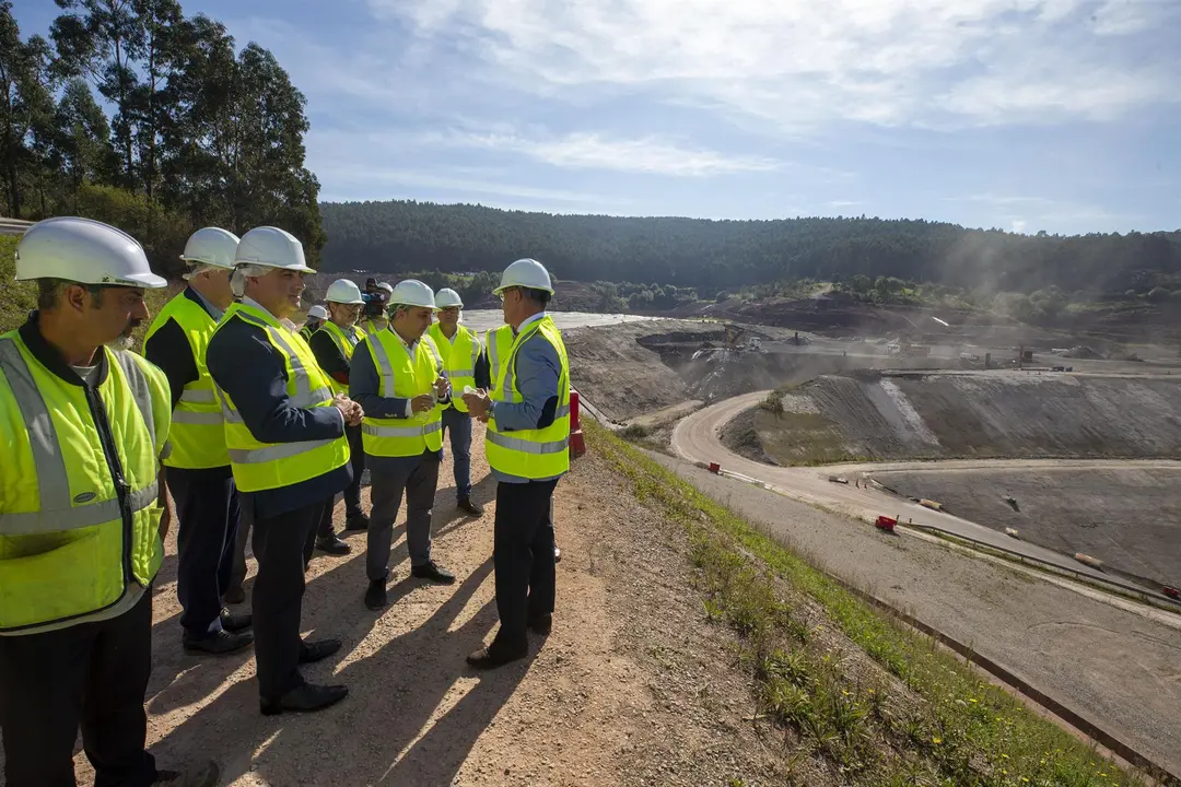 El consejero de Fomento, Vivienda, Ordenación del Territorio y Medio Ambiente, Roberto Media, visita a las instalaciones de IACAN