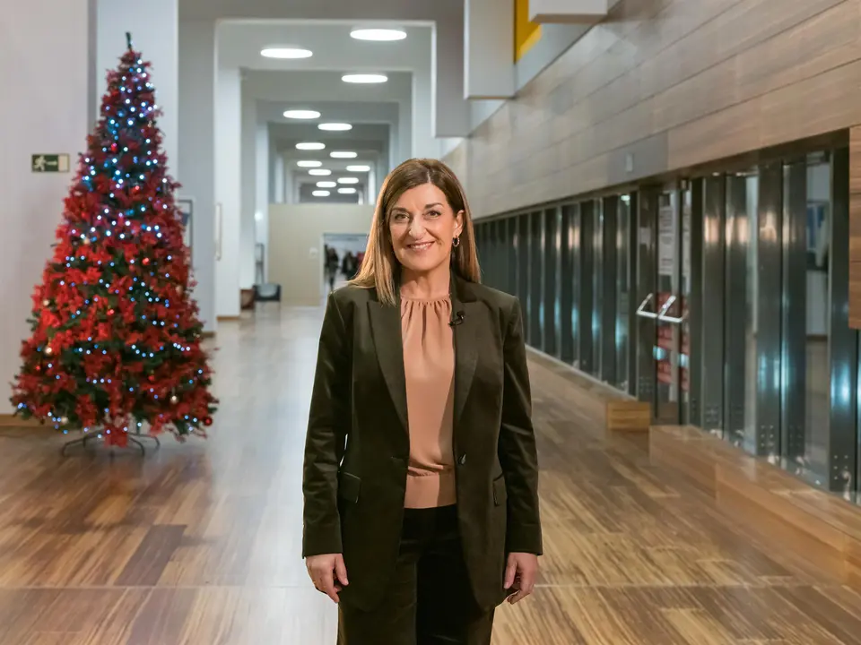 La Presidenta De Cantabria, María José Sáenz De Buruaga, Graba El Mensaje De Navidad En El Hospital Valdecilla