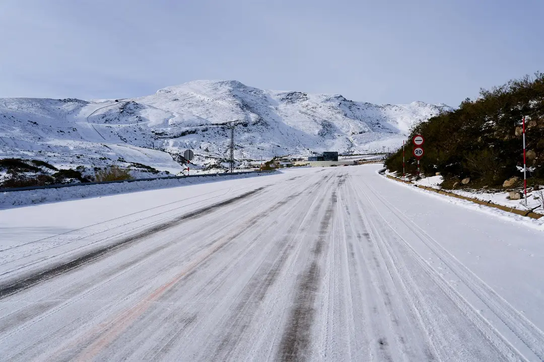 Una carretera nevada en Cantabria