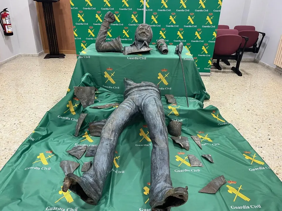 Un detenido por el robo de la estatua de Seve Ballesteros, que aparece en varios trozos
