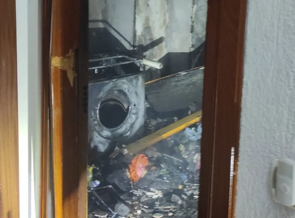 Las zonas m&aacute;s afectadas por el fuego han sido el vest&iacute;bulo y la cocina