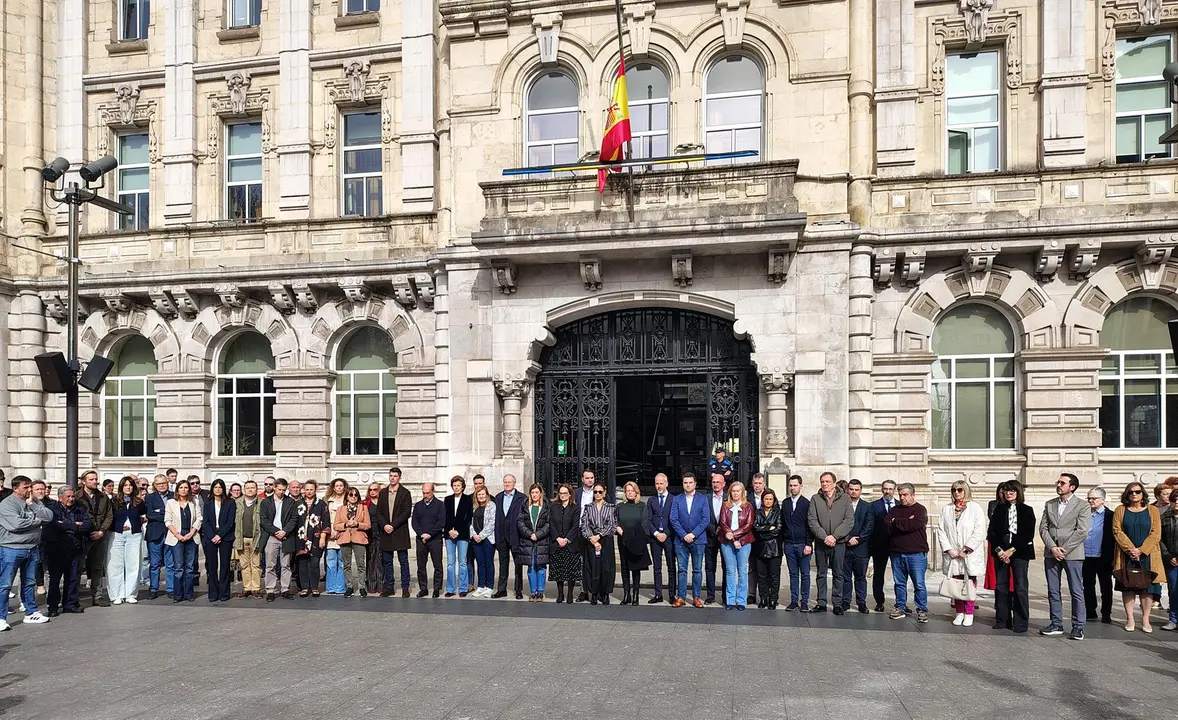 Santander guarda un minuto de silencio por las víctimas de El Bocal