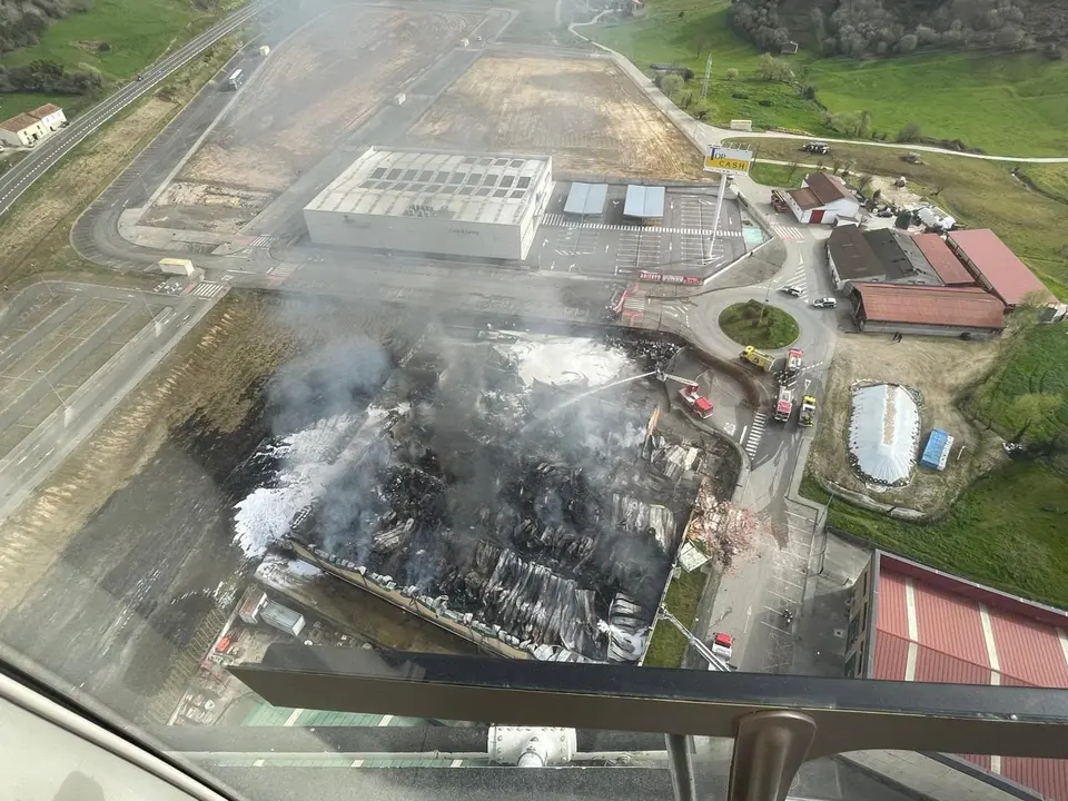Incendio de la nave industrial de Los Tanágos