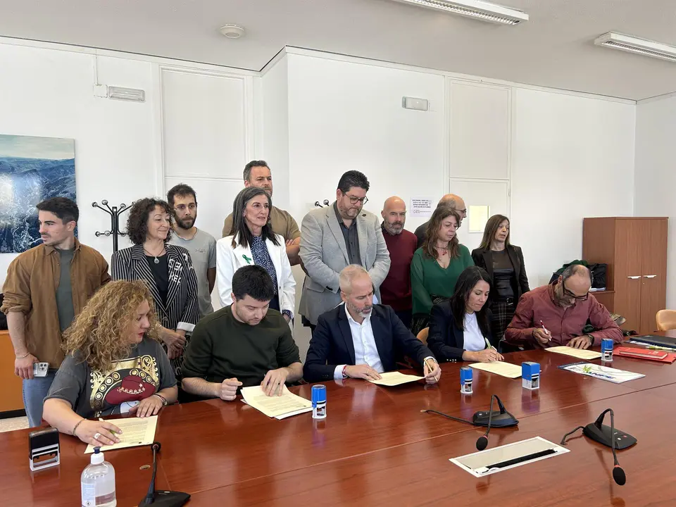 Firma del acuerdo sobre la subida salarial docente