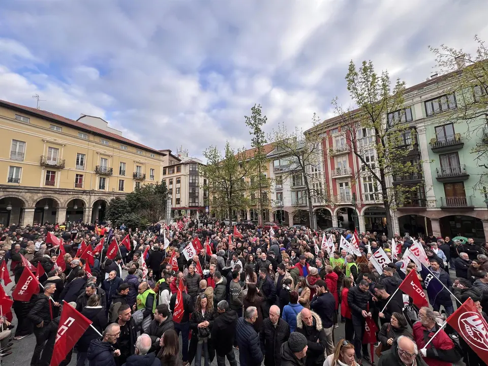 Concentración contra el ERE de Solvay