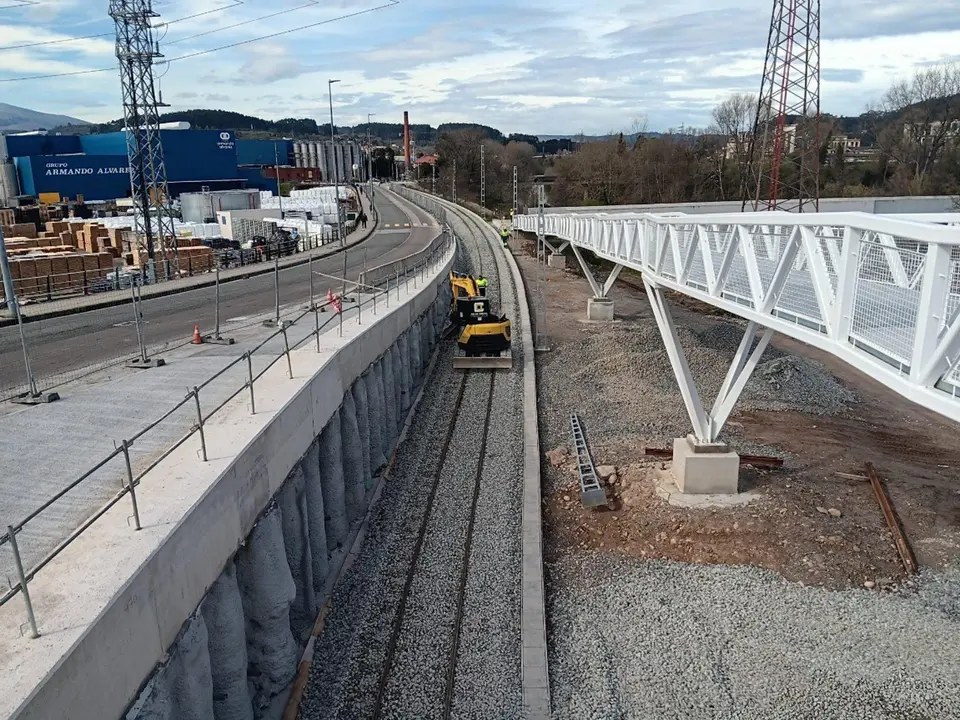 Obras de la vía auxiliar para el soterramiento de Torrelavega