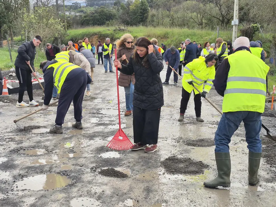 Vecinos de Se&ntilde;a "parchean" la CA-500.