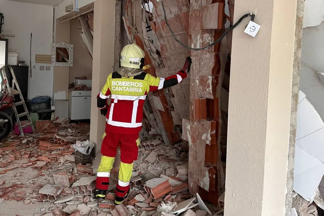 Desalojan a 18 personas de un edificio.