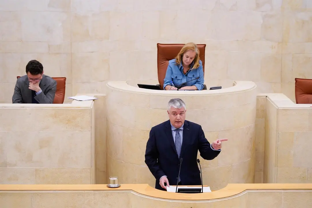 Luis Ángel Agüeros en el hemiciclo