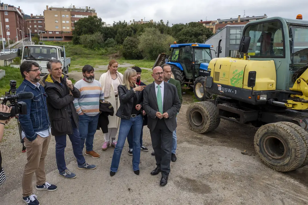 El consejero de Salud, César Pascual, en su visita a Castro Urdiales