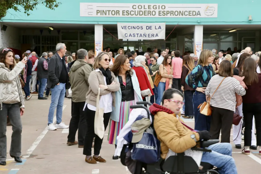 Goméz del Río traslada el apoyo del Gobierno a la única niña cántabra con el síndrome IQSEC2