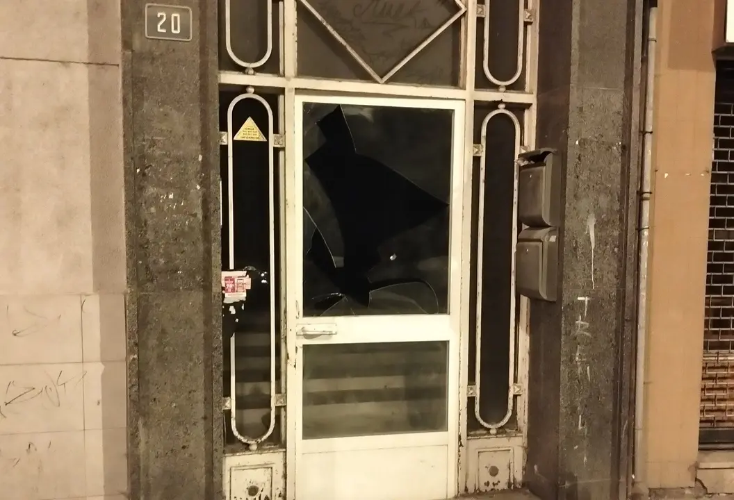Portal del edificio que intentaron okupar en la calle Lasaga Larreta