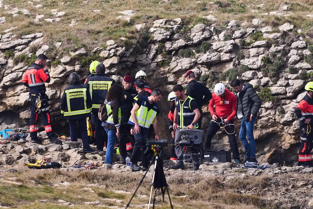 Archivo - Equipos de rescate y servicios de emergencias trabajan en El Bocal 