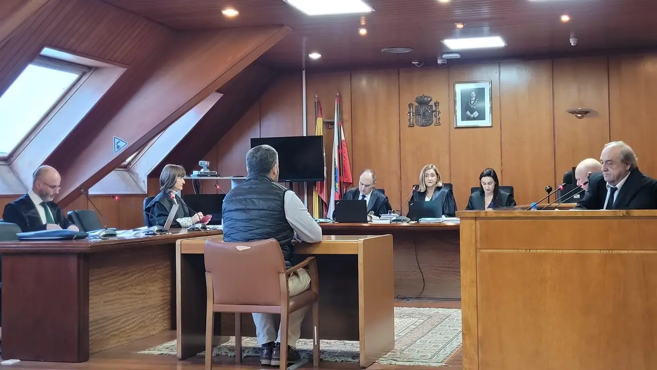 Archivo - El alcalde de Ribamontán al Monte, Joaquín Arco, en el juicio contra él por presunta prevaricación 
